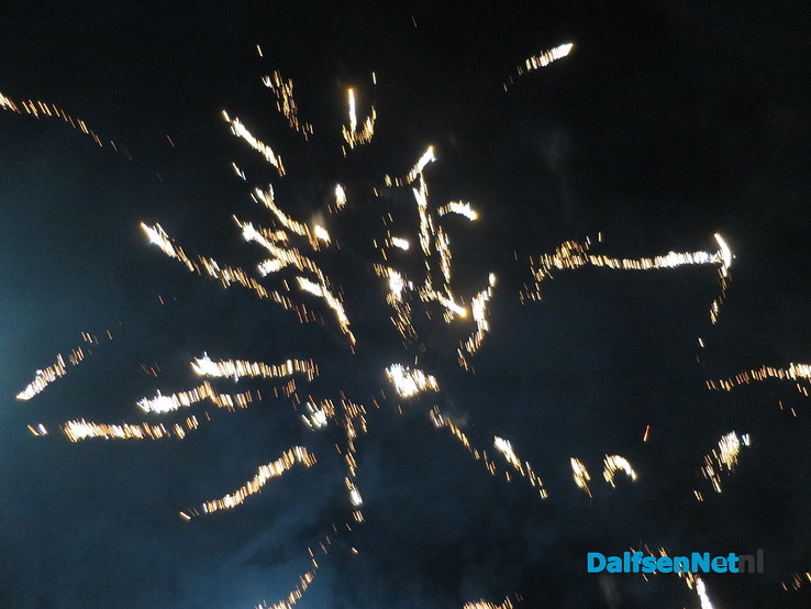 Grandioos dorpsvuurwerk in Hoonhorst - Foto: Wim