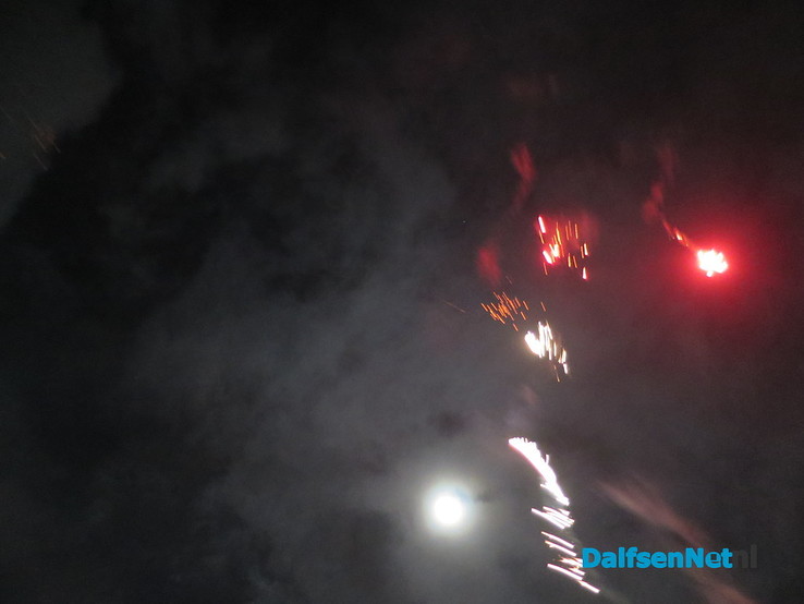 Grandioos dorpsvuurwerk in Hoonhorst - Foto: Wim