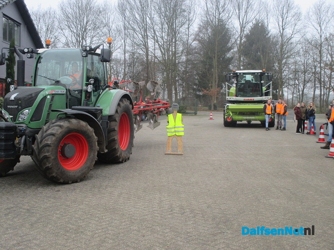 Veilig Omgaan Met Opvallen Landbouwverkeer ( VOMOL ) - Foto: Ingezonden foto