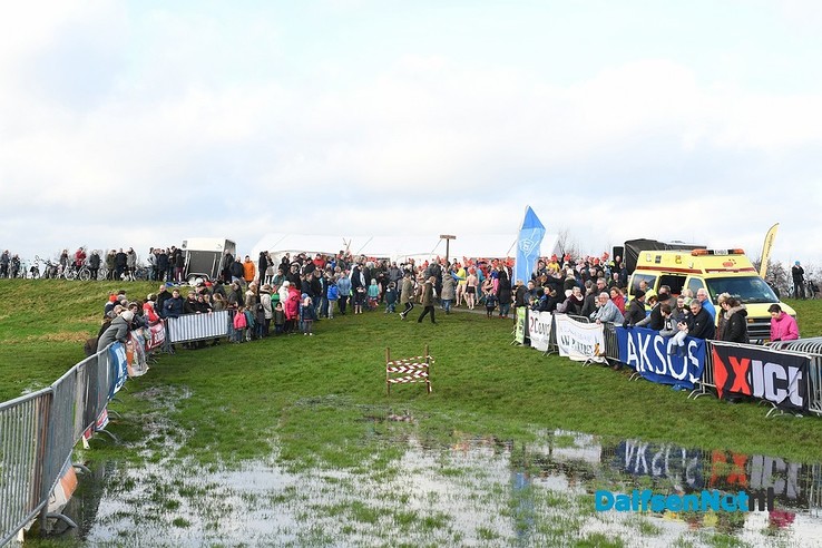 Boeren, burgers, buitenlui en politici het water in voor ALS - Foto: Johan Bokma