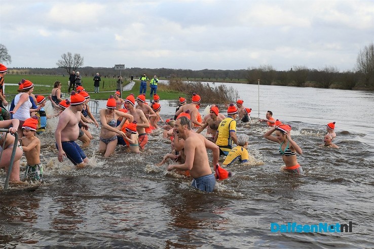 Boeren, burgers, buitenlui en politici het water in voor ALS - Foto: Johan Bokma