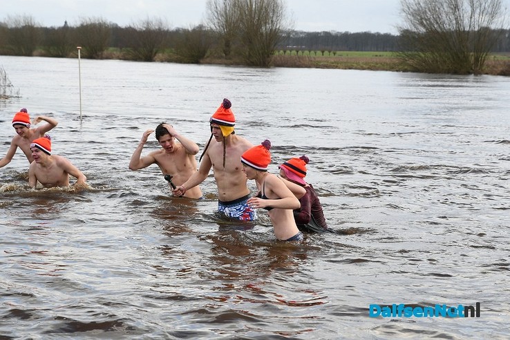 Boeren, burgers, buitenlui en politici het water in voor ALS - Foto: Johan Bokma