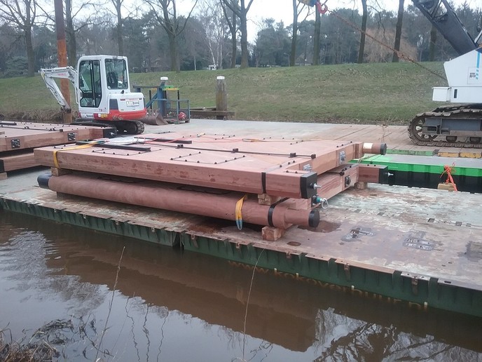 De oude sluisdeuren worden vervangen - Foto: Eigen geleverde foto