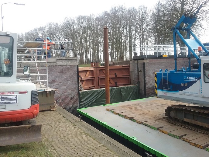 Nieuwe sluisdeuren zijn geplaatst