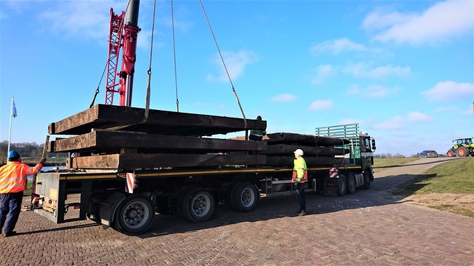 Sluisdeuren op transport 2 - Foto: Eigen geleverde foto