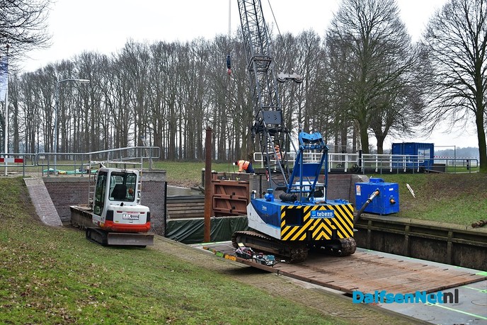 Nieuwe sluisdeuren Vilsteren geplaatst - Foto: Johan Bokma