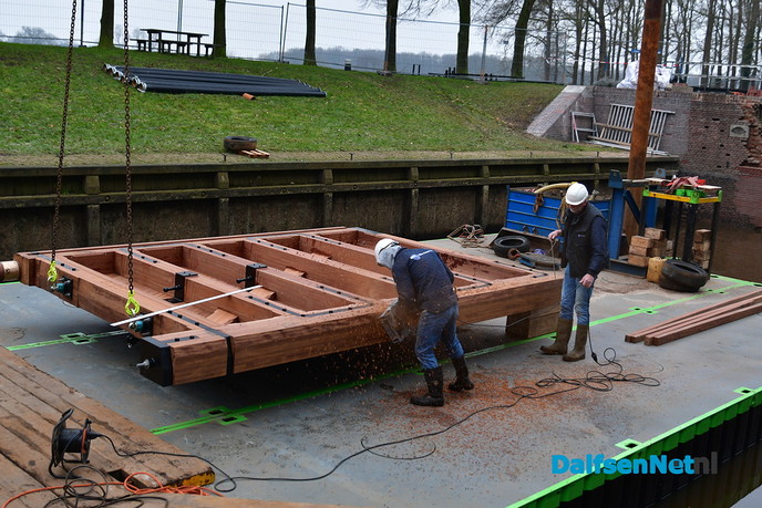Nieuwe sluisdeuren Vilsteren geplaatst - Foto: Johan Bokma