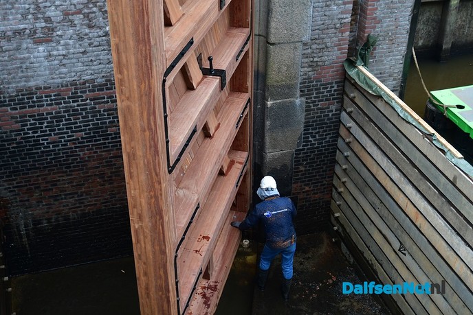 Nieuwe sluisdeuren Vilsteren geplaatst - Foto: Johan Bokma