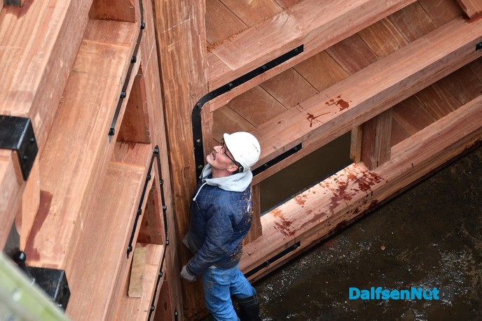 Nieuwe sluisdeuren Vilsteren geplaatst - Foto: Johan Bokma