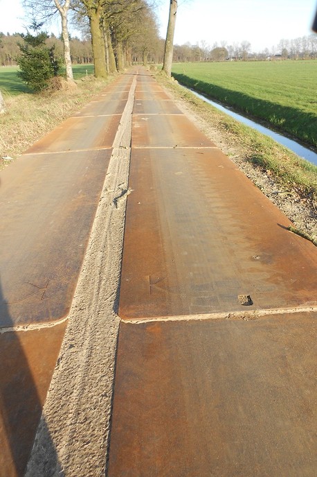 Verroest, een weg!