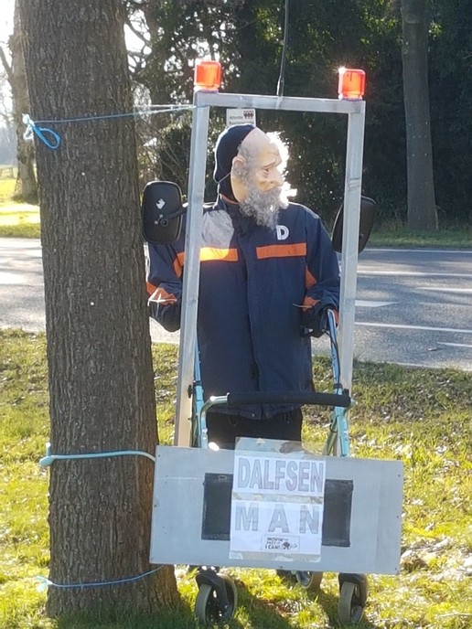 Vreemdsoortig voertuig bij kruispunt Driessen