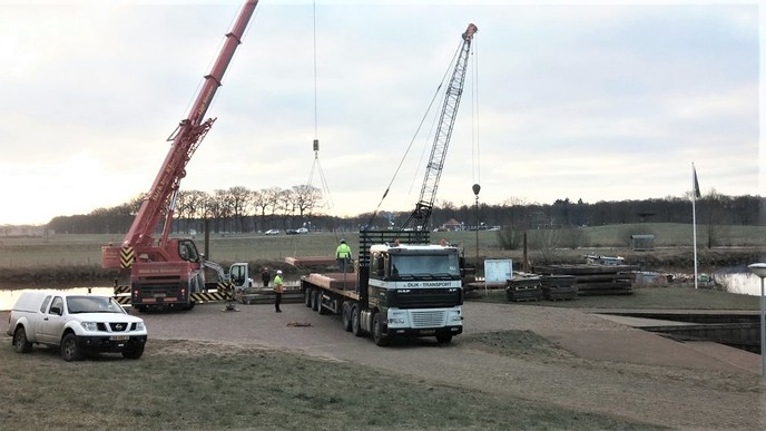 Sluisdeuren op transport 1. - Foto: Eigen geleverde foto