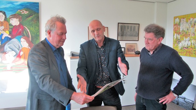 Burgemeester Noten ontvangt verkiezingsprogramma CU - Foto: Eigen geleverde foto