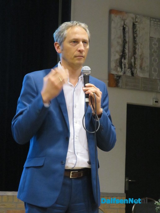 Plaatselijk belang Oudleusen en bezoek college - Foto: Wim