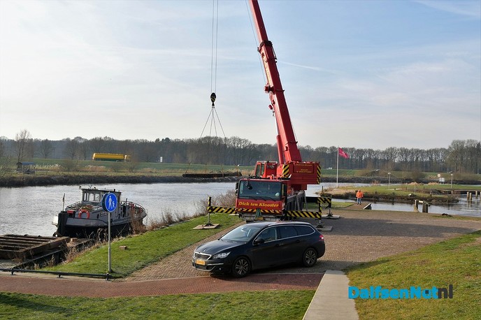 Nieuwe sluisdeuren voor Vilsteren aangekomen in Dalfsen - Foto: Johan Bokma