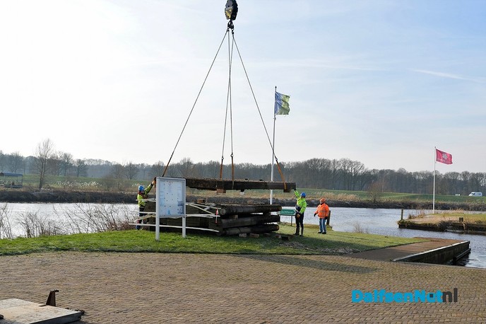 Nieuwe sluisdeuren voor Vilsteren aangekomen in Dalfsen - Foto: Johan Bokma