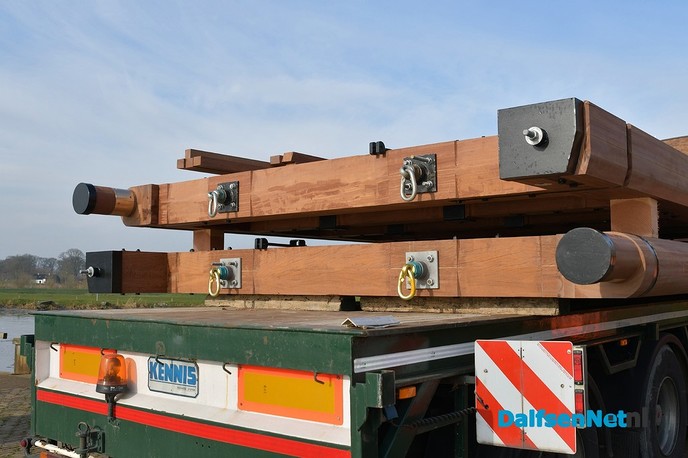 Nieuwe sluisdeuren voor Vilsteren aangekomen in Dalfsen - Foto: Johan Bokma