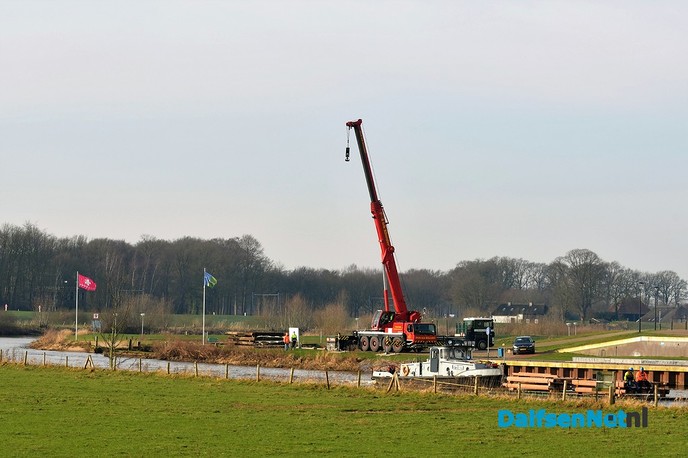 Nieuwe sluisdeuren voor Vilsteren aangekomen in Dalfsen - Foto: Johan Bokma