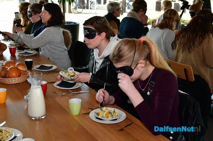Blinde lunch in de Trefkoele+ - Foto: Johan Bokma