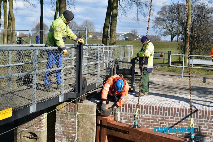 Sluisdeuren op transport 3 - Foto: Johan Bokma