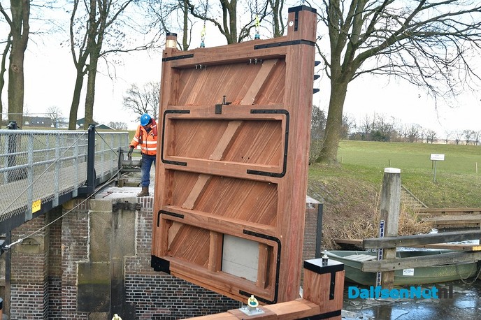 Sluisdeuren op transport 3 - Foto: Johan Bokma