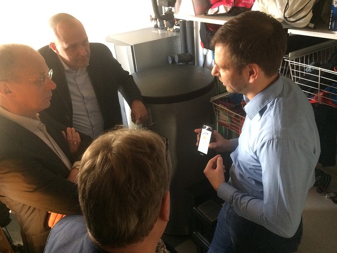 Wethouders op bezoek bij energieneutrale inwoners - Foto: Gemeente Dalfsen