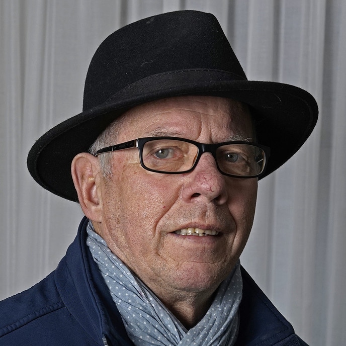 Man met hoofddeksel en een bijzonder hobby: Rikus - Foto: Paul Scholten
