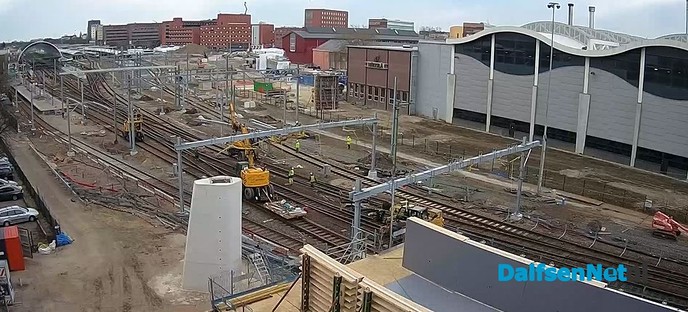 Via webcams de werkzaamheden aan de busbrug station Zwolle volgen.