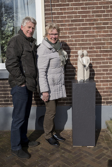 Vrijwilligers Hospice Dalfsen bieden beeld aan (update) - Foto: Geert Bistervels