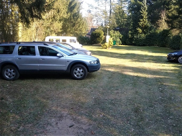 Parkeer gerust op de kampeerplek - Foto: Eigen geleverde foto