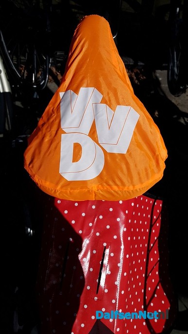 VVD kleurt fietsen oranje - Foto: Ingezonden foto