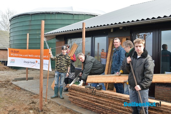 Handen uit de mouwen bij Zorgboerderij De ruimte, NL Doet - Foto: Johan Bokma