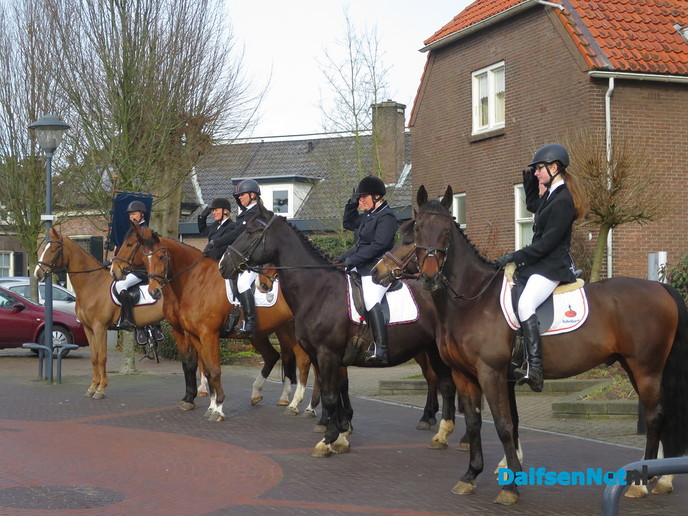Bijzondere begrafenisstoet in Hoonhorst - Foto: Wim