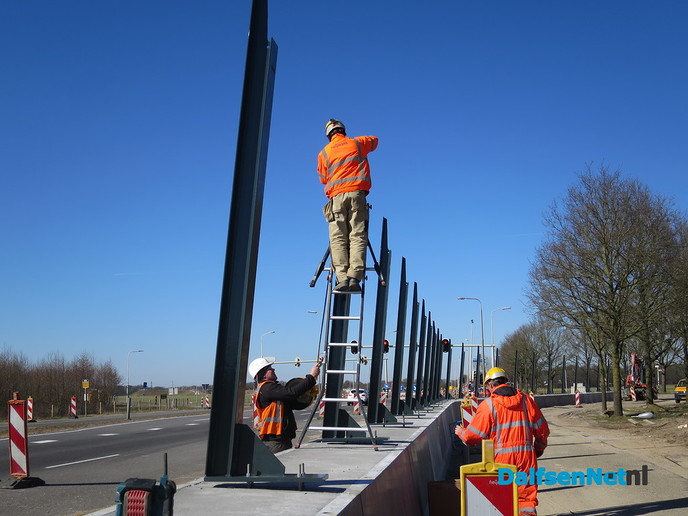 Bouw geluidsschermen RW 35 - Foto: Wim