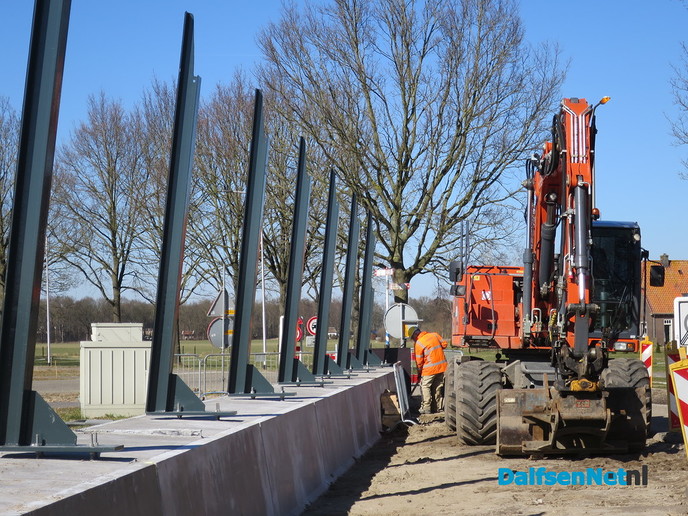 Bouw geluidsschermen RW 35 - Foto: Wim