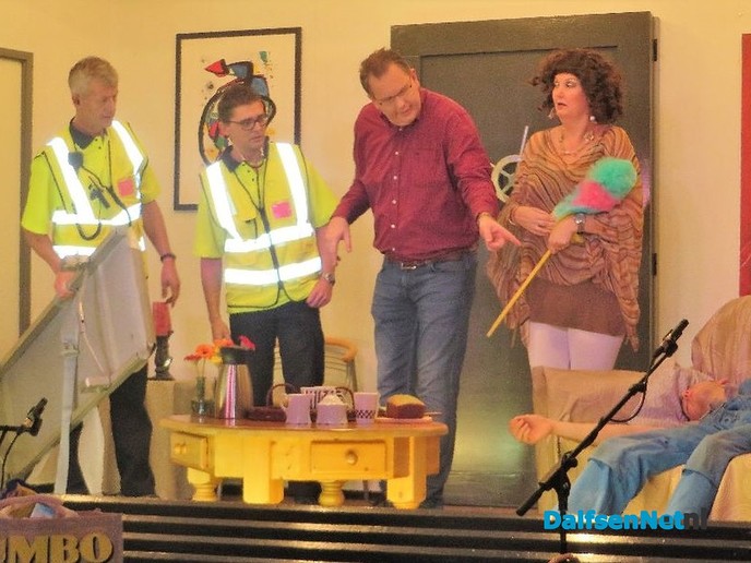 Blijspel Oese Volluk met wethouder Andre Schuurman - Foto: Ingezonden foto