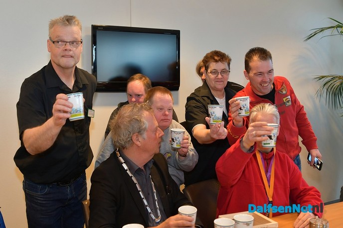 Persoonlijke tekeningen op relatie geschenken gemeente Dalfsen - Foto: Johan Bokma