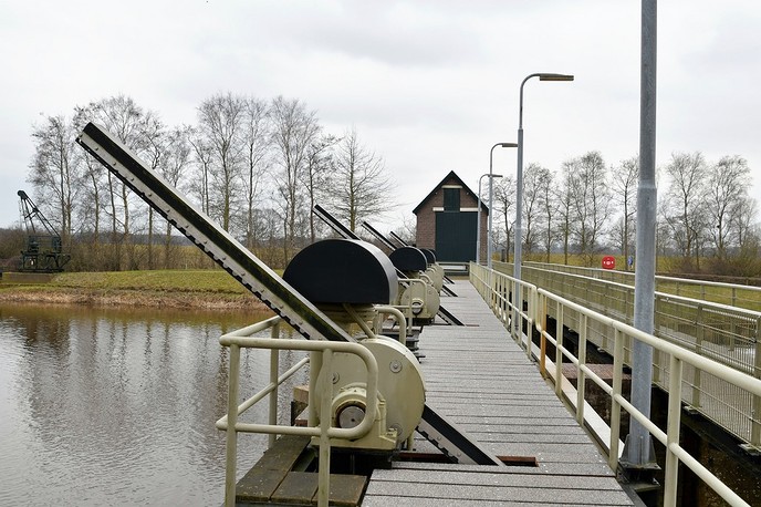 Schutsluizen in Vecht na renovatie weer geopend