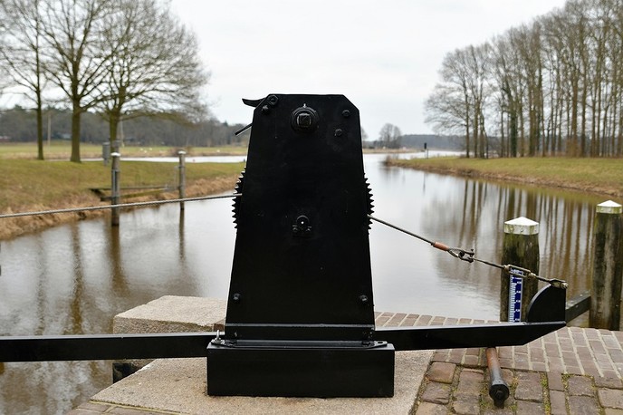 Schutsluizen in Vecht na renovatie weer geopend