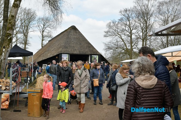 Lammetjesdag bij de schaapskooi lemelerberg. - Foto: Johan Bokma