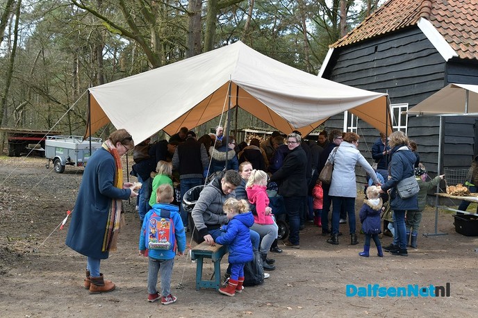 Lammetjesdag bij de schaapskooi lemelerberg. - Foto: Johan Bokma