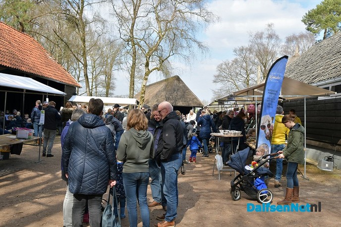 Lammetjesdag bij de schaapskooi lemelerberg. - Foto: Johan Bokma