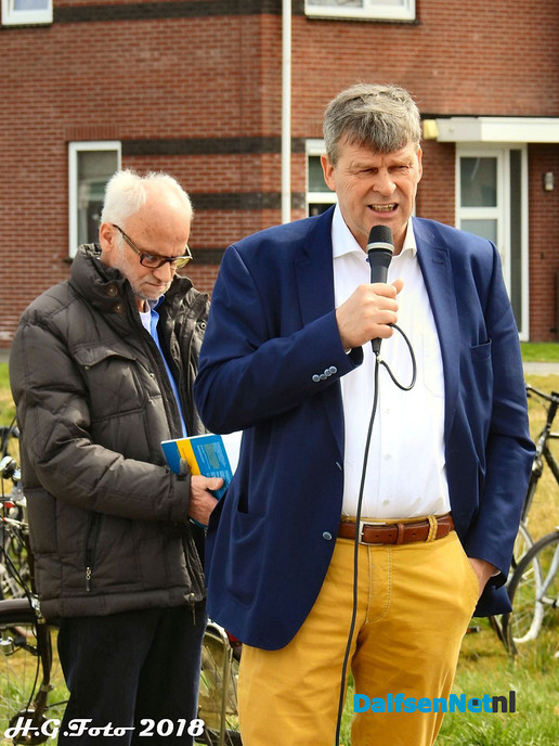 Opening evenemententerrein / Wolfsteeg en het bankje aan de Vecht - Foto: H.G. Foto