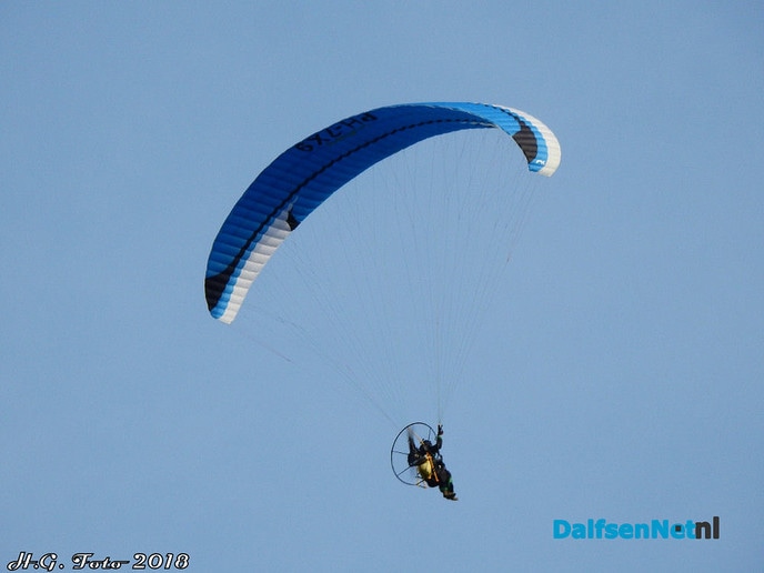 Paramoteur boven Welsum - Foto: H.G. Foto