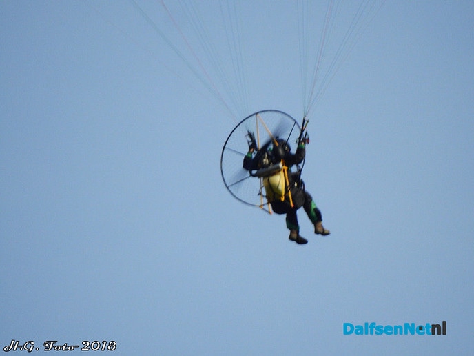 Paramoteur boven Welsum - Foto: H.G. Foto