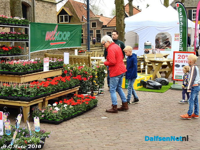 Lente fair in het centrum van Dalfsen. - Foto: H.G. Foto