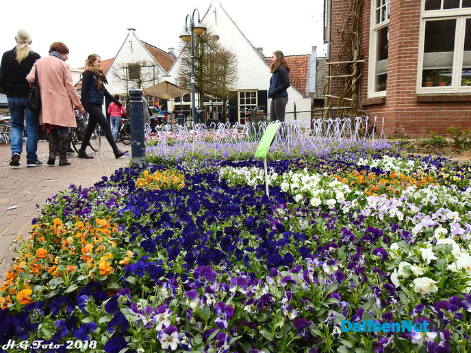 Lente fair in het centrum van Dalfsen. - Foto: H.G. Foto