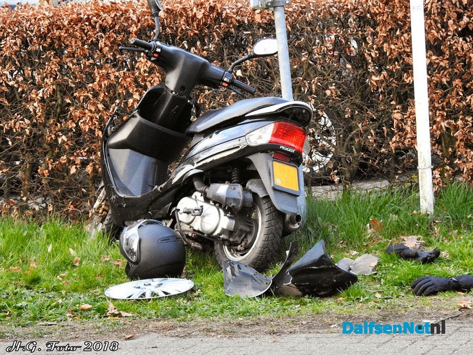 Aanrijding bij café restaurant Madrid aan de tolhuisweg.(update) - Foto: H.G. Foto