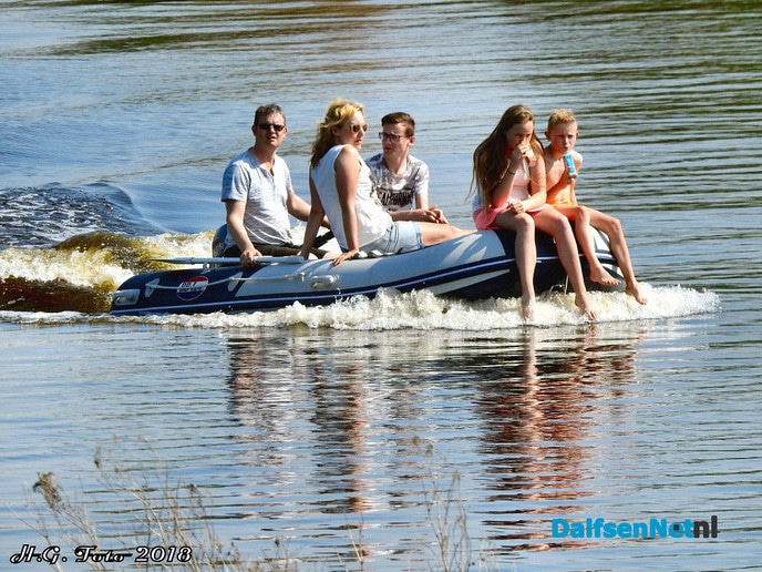 Volop recreatie in en aan de Vecht. - Foto: H.G. Foto