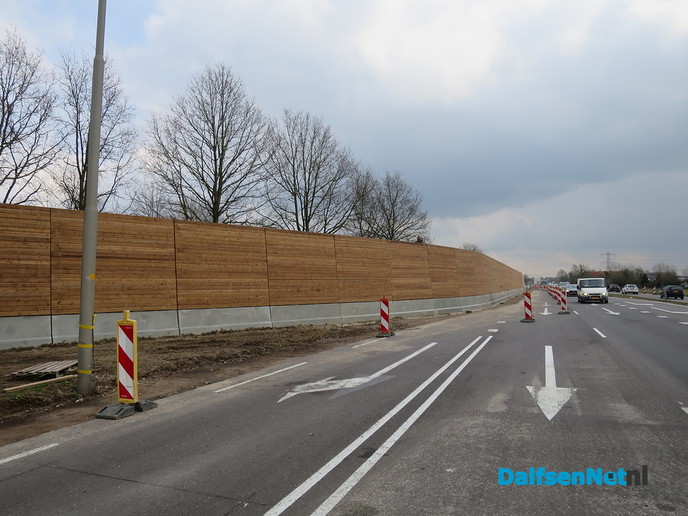 RW 35 geluidsscherm en nooit meer zon en wind - Foto: Wim